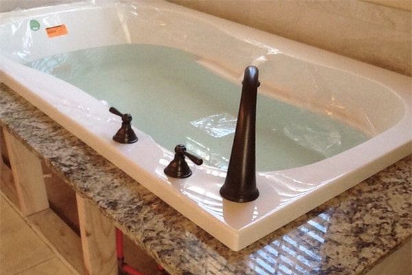 A nice bathtub but the spout was placed to the right instead of between the two handles. 